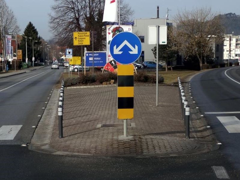 Postavljeni zaštitni stupići i katadiopteri na križanju Svetonedjeljske ulice i Ulice Grada Wirgesa