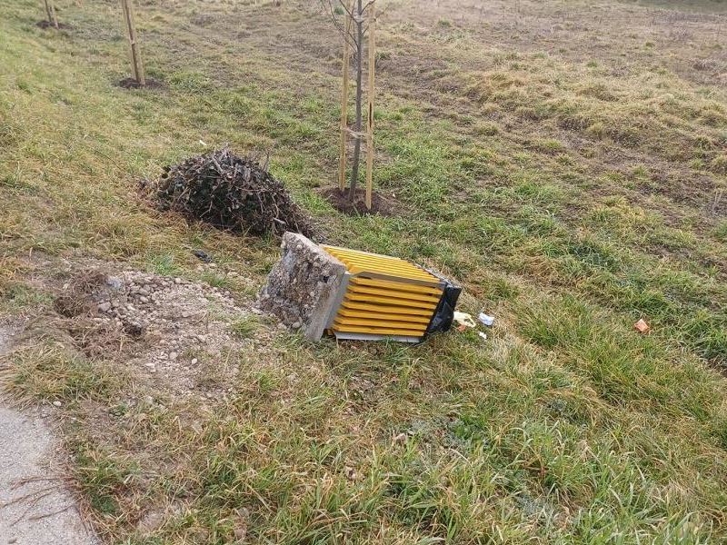 Vandalski čin na šetnici u Bregani